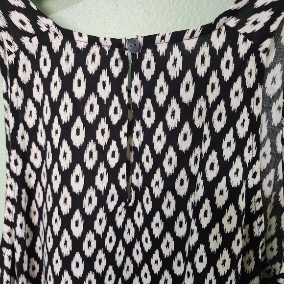 ❗️NWT❗️Women's High Neck Sleeveless Black Print Blouse Old Navy Size Medium - Picture 5 of 8